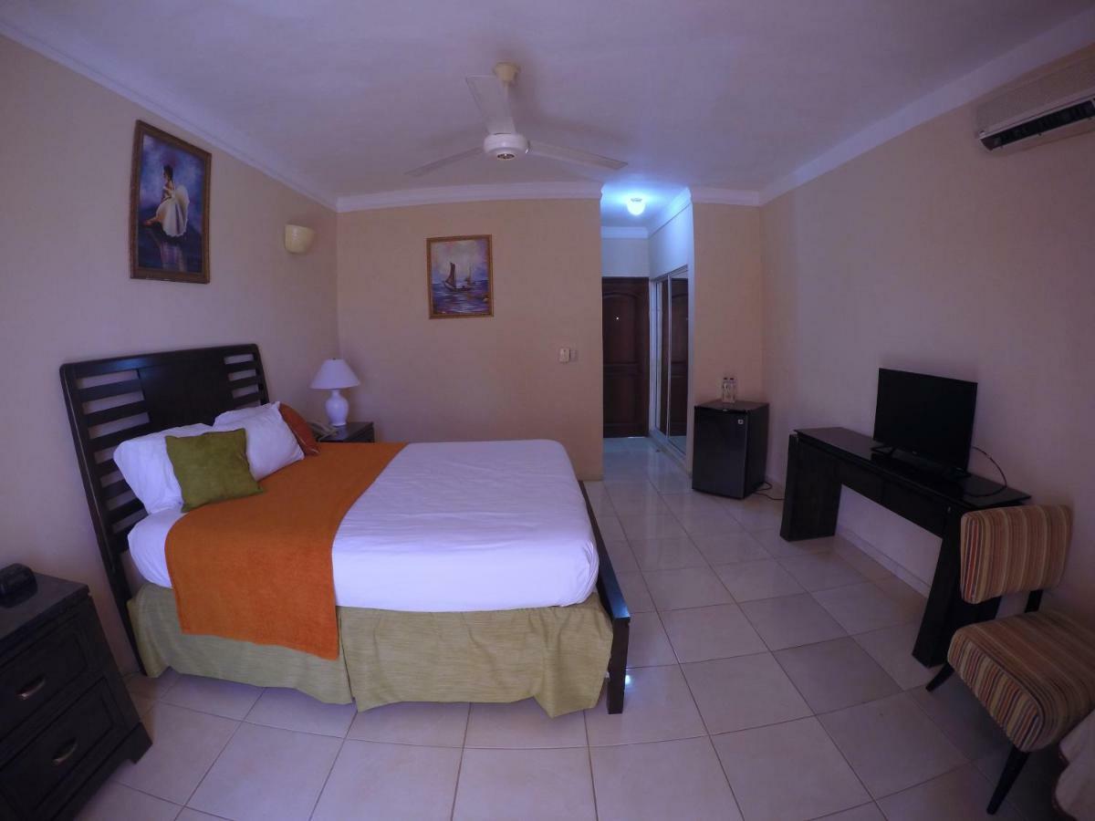 Hotel Dominicana Plus 巴瓦罗 外观 照片